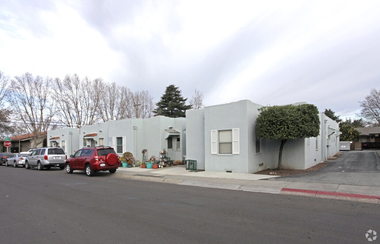 Primary Photo - Granada Court