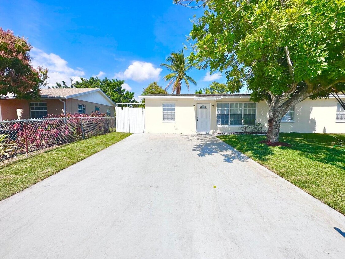 Primary Photo - 4845 Andros Dr