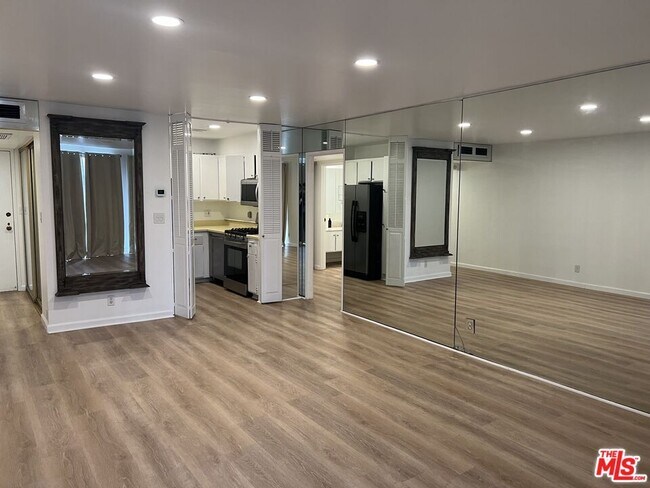 Foto del edificio - 800 W 1st St
