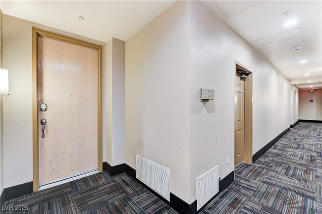 Building Photo - 75 E Agate Ave