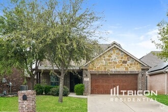 Building Photo - 8757 Royalwood Dr