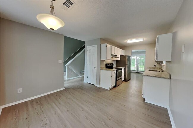 Foto del edificio - 4015 Sharon Woods Dr