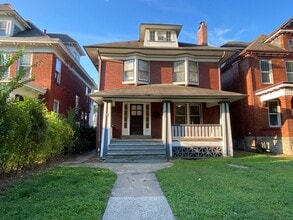Building Photo - 221 E 16th Ave