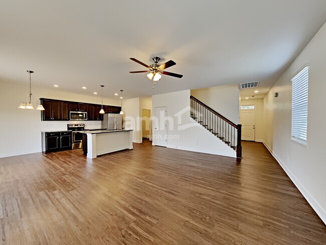 Foto del edificio - 4264 Longfellow Dr