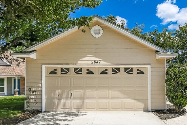 Building Photo - 2847 Lantana Lakes Dr W