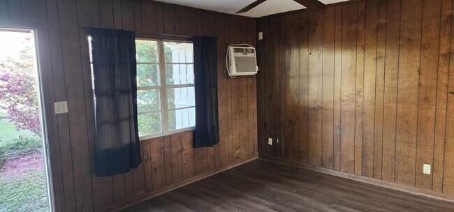 Building Photo - 125 Keystone Plz