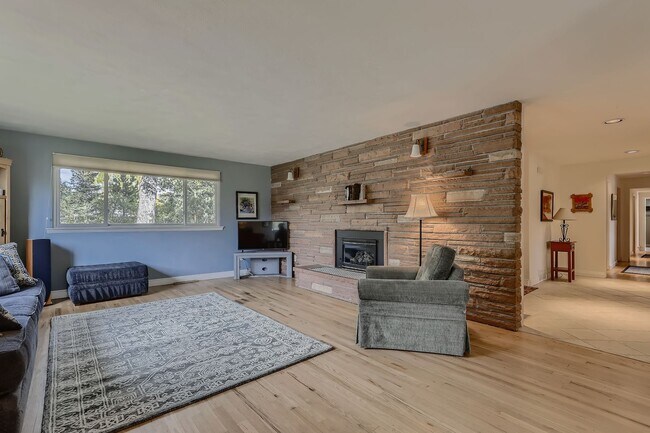 Building Photo - Authentic Boulder 3 BDR Mid-Century With L...
