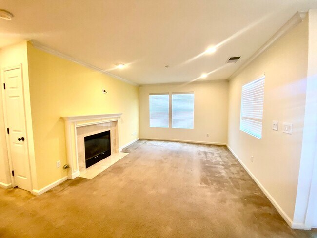 Building Photo - Livermore Condo 2bed/2bath Close to Costco...