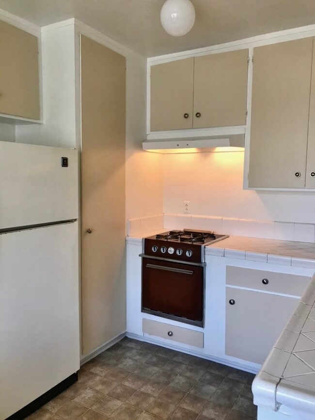 Kitchen - 3455 Jasmine Ave