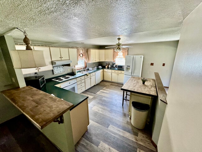 Building Photo - 20 Hazlett Ln