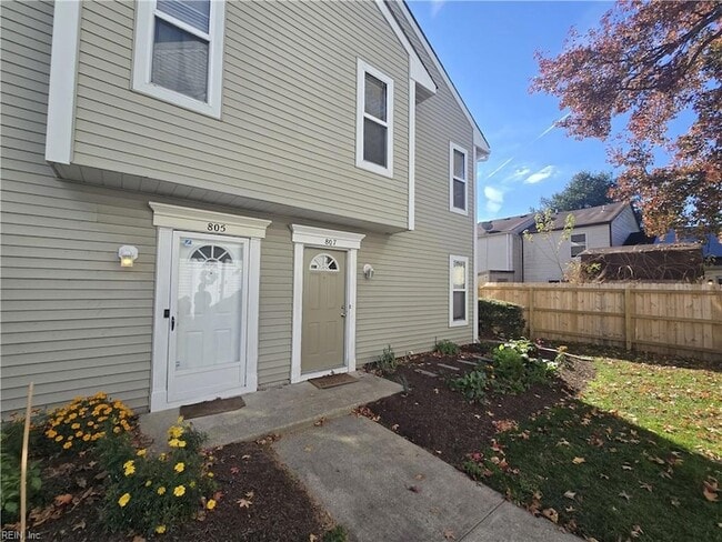 Building Photo - 807 Zircon Ct