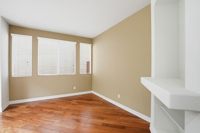 Foto del edificio - 3 Bd, 2/5 Ba Scripps Ranch Home with Attached Garage and A/C