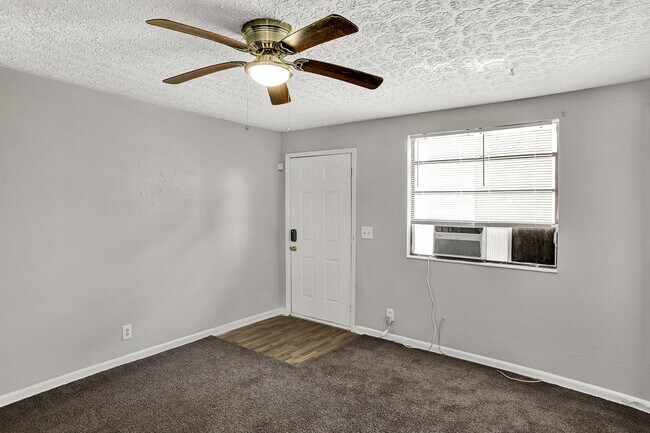 Building Photo - 5634 Astor Pl