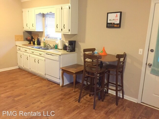 Building Photo - 2 br, 1 bath Room For Rent - 31 Southern Ct