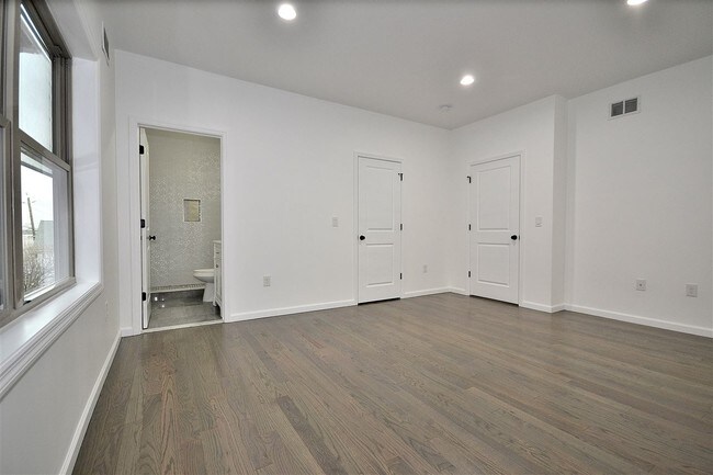 Building Photo - 5103 Meadowview Ave