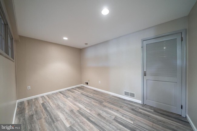 Foto del edificio - 561 W Marshall St