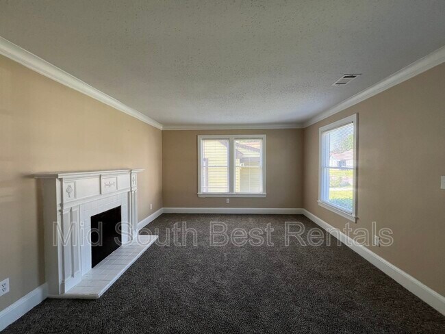 Foto del edificio - 946 Maple Dr