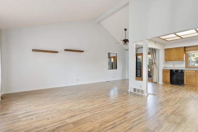 Foto del edificio - 5120 S 162nd Ave