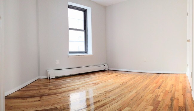 Building Photo - 142 St Pauls Pl