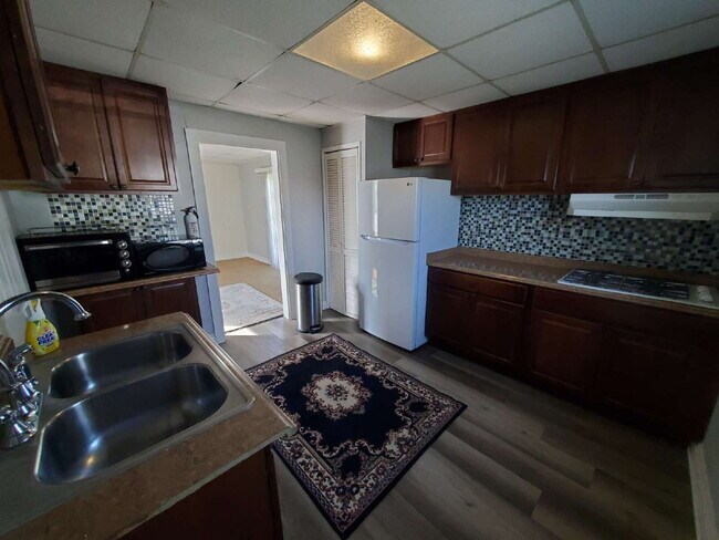 Foto del edificio - Charming 1 Bedroom Bungalow – A Special Place to Call Home!
