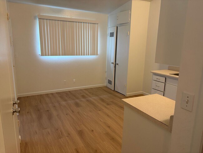 Foto del edificio - Capitola, 1bd. 1ba. single level apartment in great location near Capitola Village.