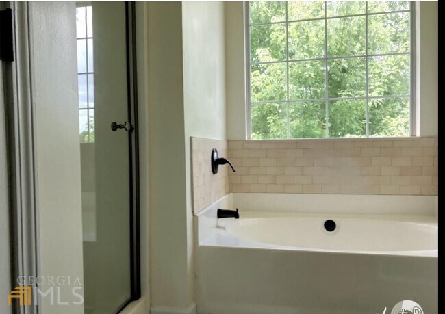 Foto del edificio - 5842 Wellborn Oaks Ct