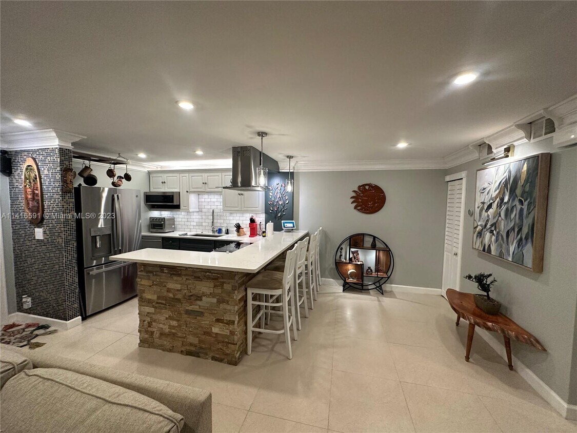 Foto principal - 3017 N Oakland Forest Dr