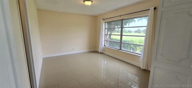 Foto del edificio - 2950 N Palm Aire Dr