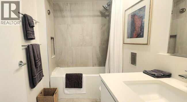 Building Photo - 180 E 2nd Ave