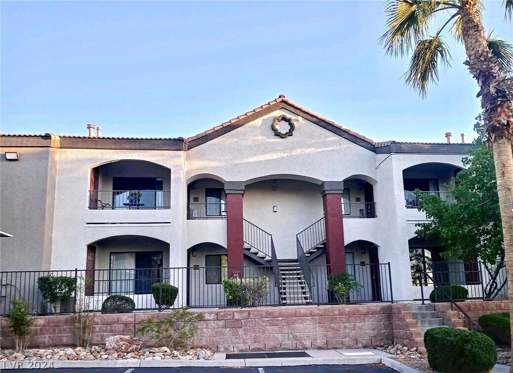 Primary Photo - 950 Seven Hills Dr