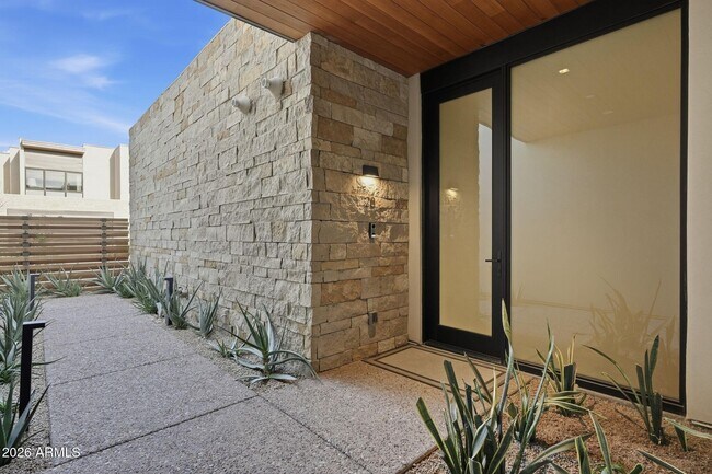 Foto del edificio - 6311 E Phoenician Blvd