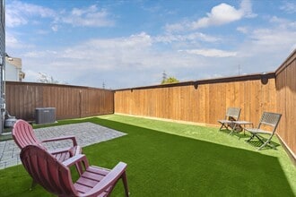 Building Photo - 10942 Brambling Wood Dr