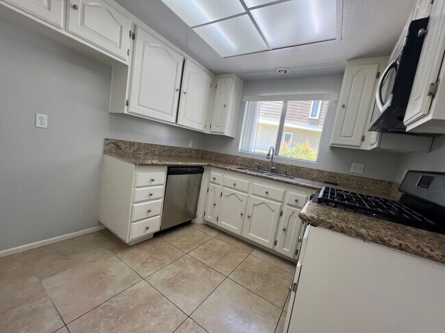 Foto del edificio - 36 Birchwood Ln