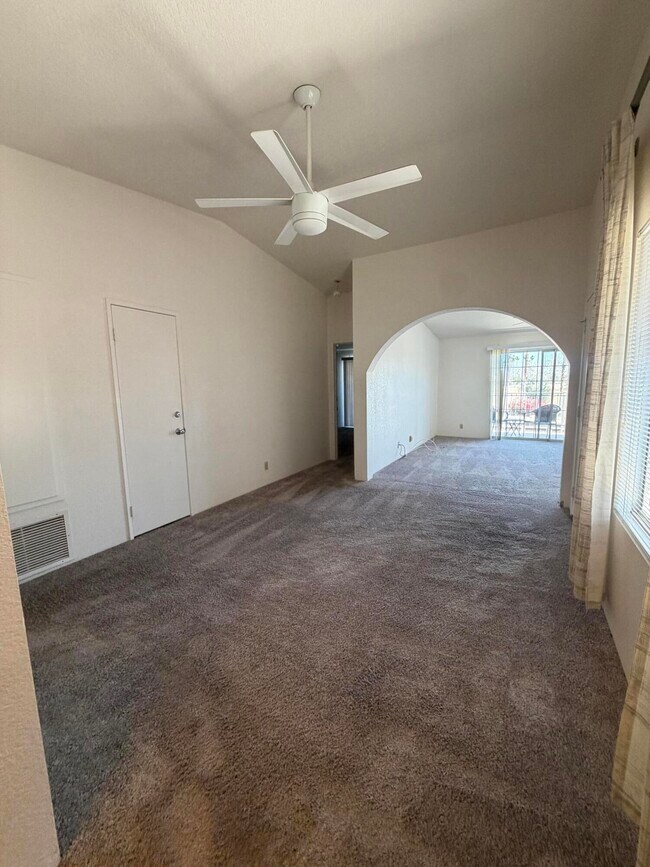 Foto del edificio - 505 S Farrell Dr