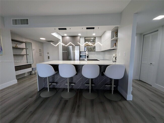 Foto del edificio - 500 Three Islands Boulevard