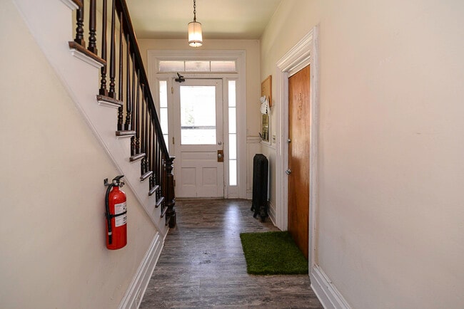 Building Foyer - 521 Elizabeth Street