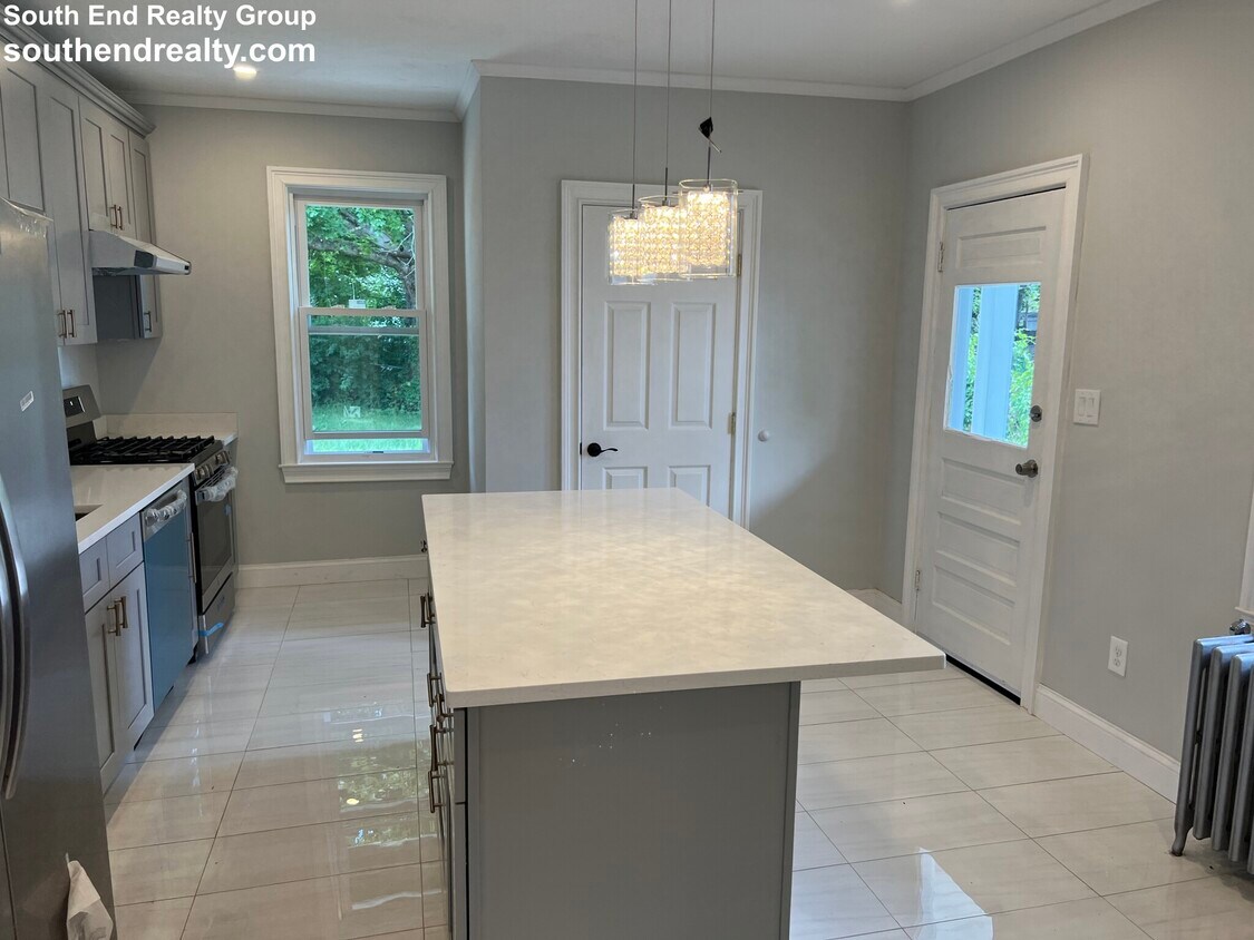 187 Liberty St, Quincy, MA 02169 Condo for Rent in Quincy, MA