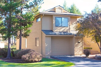 Building Photo - 36 Fairway Village Ln
