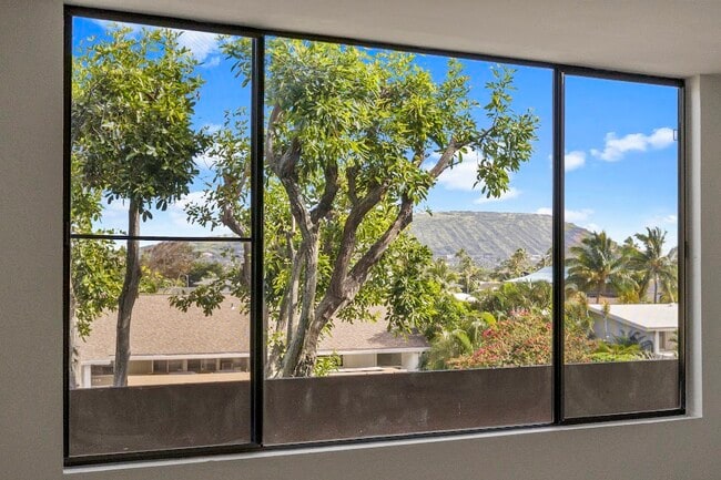 Building Photo - 370 Kawaihae St