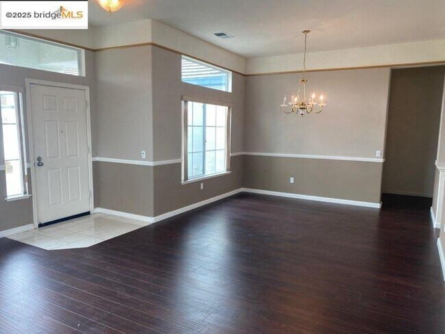 Foto del edificio - 1575 Summerland Way