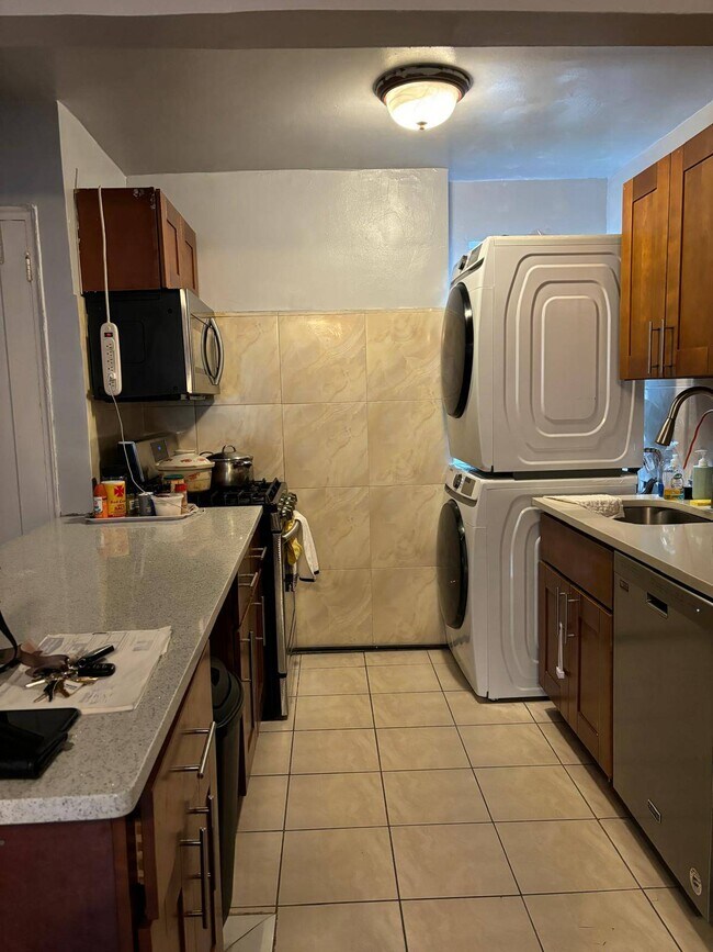 Foto del edificio - 144-46 77th Rd