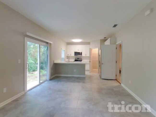 Foto del edificio - 2035 Dutton Island Oaks Wy