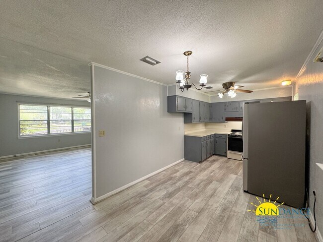 Foto del edificio - Cozy Fort Walton Beach home at the end of ...