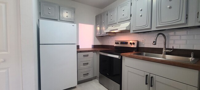 Foto del edificio - 603 SW 75th St