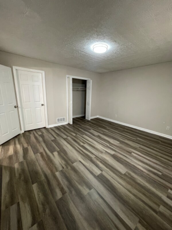 Foto del edificio - 9245 Colony Dr NW
