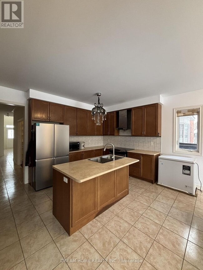 Building Photo - 276 The Bridle Walk