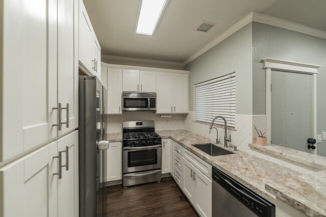 Building Photo - 3550 Buttonwood Ter