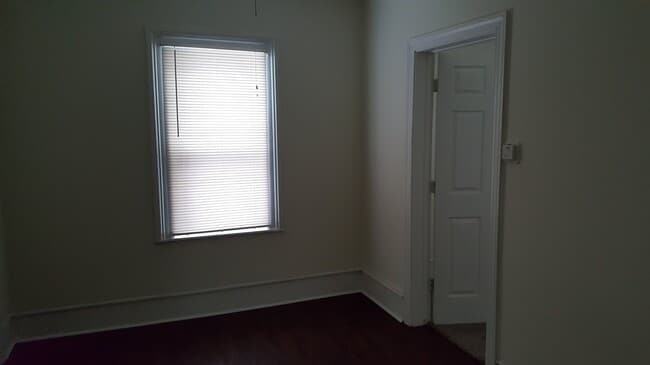 Building Photo - 506 N Sycamore St