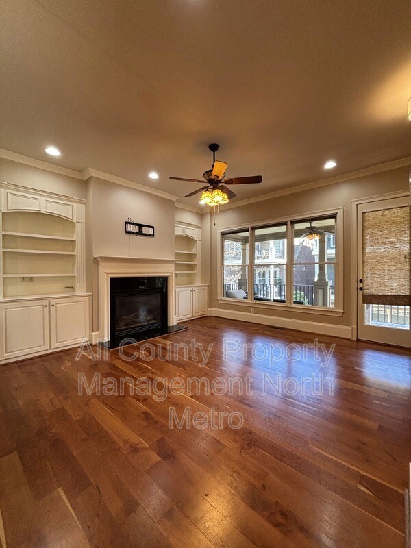 Foto del edificio - 395 Laurent St NW