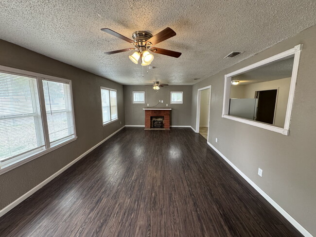 Foto del edificio - Beautiful 2 bedroom Home Near 19th & Quaker!